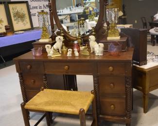Vintage Vanity Dresser