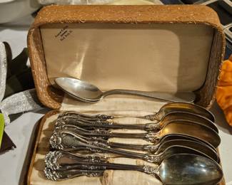 Silverplate spoon set