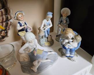 Delft style figurines