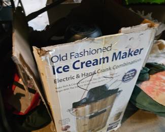 Ice cream maker