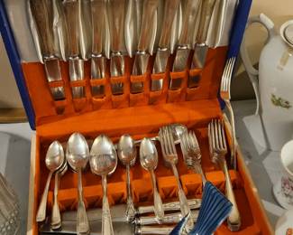 Silverplate flatware set