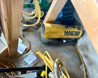 Master MH-75T-KFA 75,000 BTU portable kerosene forced-air torpedo heater