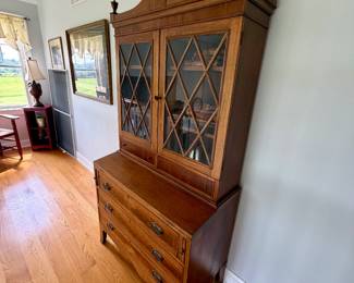 Federal-style mahogany secretary desk and bookcase featuring diamond-patterned (astragal) glass cabinet doors and a graduated four-drawer lower chest