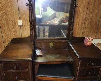 Vanity w bench