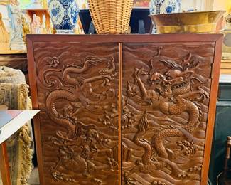 Chinoiserie cabinet