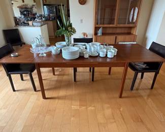 MCM Danish marked draw leaf table