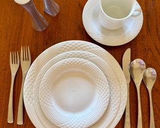 Great large porcelain dinner service 