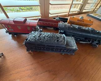 OLD Lionel engine and cars 