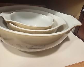 Nesting set of 3 vintage Pyrex