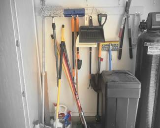 Assorted garage items