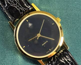 Lot #113 Vintage Unbranded Quartz Japan Movement Dress Watch Black Dial Gold Tone Genuine Leather Band