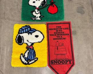 Lot #73 Vintage Peanuts Snoopy Lot 2 Latch Hook Rugs Green Yellow + Red Felt Banner