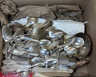 Lot #62 Vintage Silver Plate Flatware Lot 100+ Pcs Mixed Patterns Spoons Forks Knives