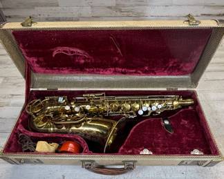 Lot #46 Vintage Alto Saxophone Gold Lacquer Engraved Bell w/ Tweed Hard Case 1960s
