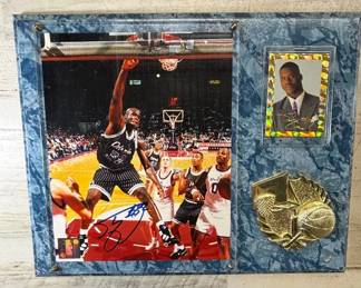 Lot #154 Shaquille O'Neal Signed Orlando Magic 8x10 Photo Plaque Gold Rookie Card 1990s
