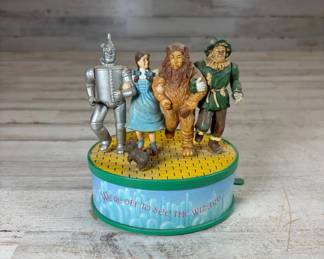 Lot #70 Enesco Wizard of Oz 'We're Off to See the Wizard' Rotating Musical Figurine Macao