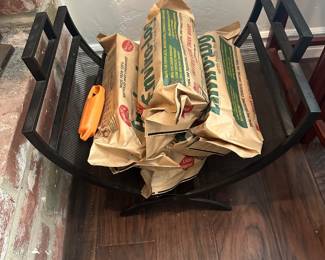 Folding log basket with enviro logs