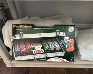 Pro poker complete traveling poker set in chest new in package