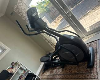 SOLE elliptical super comfortable to use dozens of programs and settings for all fitness levels
