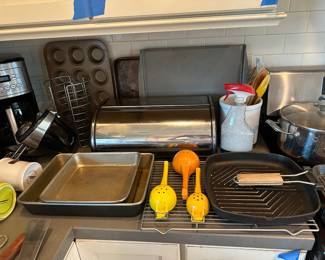 Press, juicers,/less B/ bread, box, baking sheets