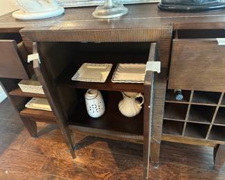 Felt lined drawers and plenty of storage 