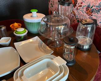 Kitchen Appliances, Serving Pieces & Entertaining Essentials