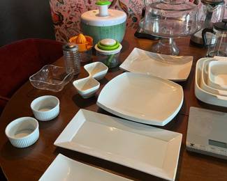 Kitchen & Entertaining Collection – Servingware, Bakeware & More