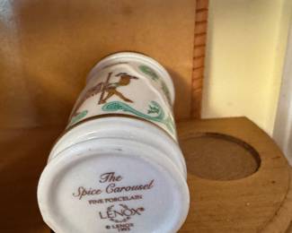 #32 - $200 - The Spice Carousel Lenox 1993 Set 23 pieces in wood shelve