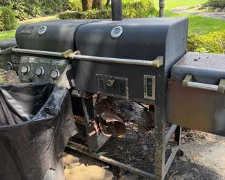 #58 - $125 - Smoke Hollow grill / smoker