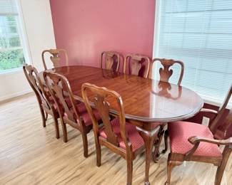 49 QueenAnneStyleDiningSetw8UpholsteredChairs