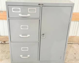 26 ChallengerMetalStorageCabinet
