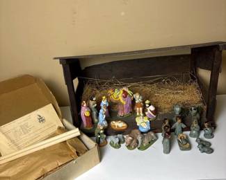 127 weecraftsnativitysetwithwoodstable