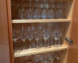 546 assortedstemmedglasswareincludingwin