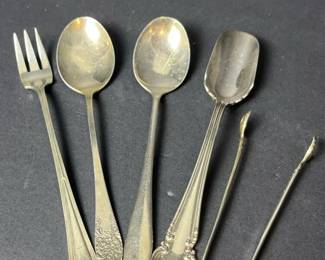 597 assortmentofsmallsterlingsilverserv