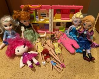 278 assorteddollsanddollhousecollection