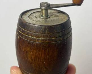 031 marluxwoodbarrelpeppermillgrinderm