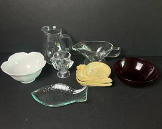081 assortedsmallvintageglassandceramic