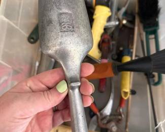 466 assortedgardentoolsandhandtools