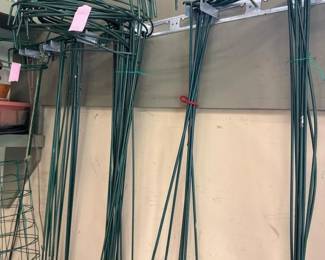 474 greenmetalplantsupportswithcircular