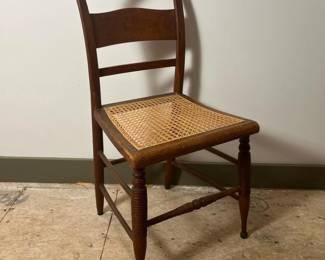 380 antiquecaneseatsidechairinthevict