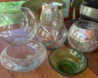436 assortedglassvasesandbowlsinvariou