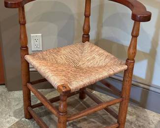 034 antiquecornerchairwithreedseat