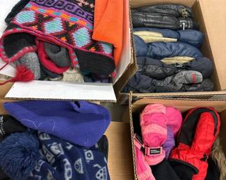 140 assortedwinterglovesmittenshatsand