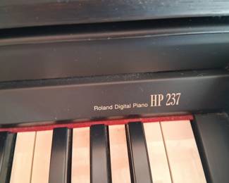Roland HP 237 Piano - Good condition