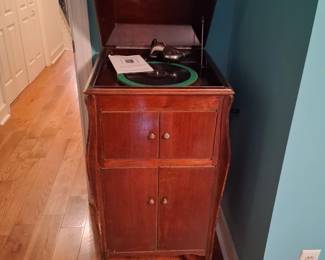 Fully operable early1920s floor Victrola (machanical talking machine) - A speakeasy must! Excellent operating shape mechanically. Cabinet is in good condition