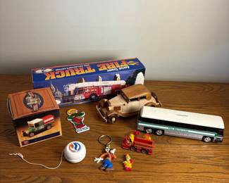 109 mixedtoyvehicleandnoveltycollectibl