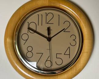 086 sunbeamquartzwallclockwithwoodfram