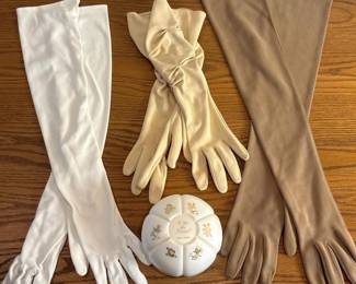 101 trioofladiesglovesandninariccila