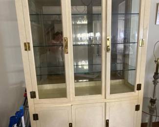 022 glassdisplaycabinetwithbrasshardwar