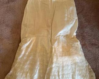 051 antiquewhitecottonandlacepetticoat